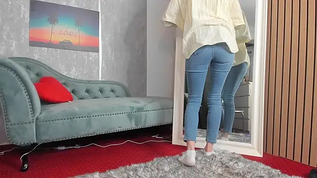 AnyaGlow online show from April 2026 08:47:01 PM