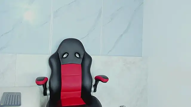 Snapshot of kate_bould_ chatting on April 2026 04:46:01 AM kate bould online show from April 2026 04:46:01 AM