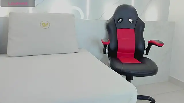 Snapshot of kate_bould_ chatting on April 2026 03:39:01 AM kate bould online show from April 2026 03:39:01 AM