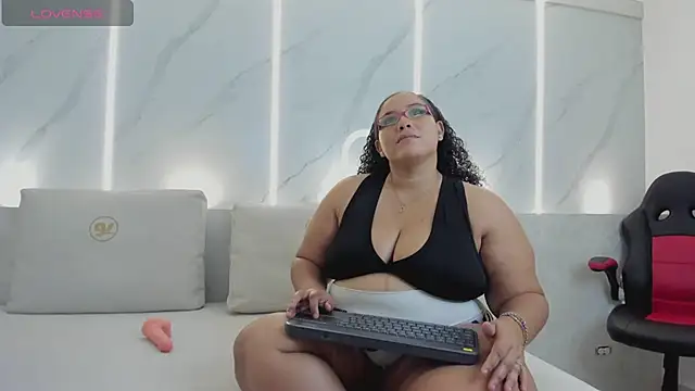 Snapshot of kate_bould_ chatting on April 2026 03:34:02 AM kate bould online show from April 2026 03:34:02 AM