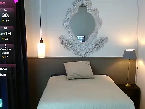 roxxxan  online show from April 2026 10:53:01 PM