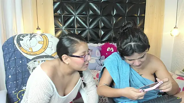 Snapshot of Rapthalia_ chatting on April 2026 05:57:01 AM Rapthalia online show from April 2026 05:57:01 AM