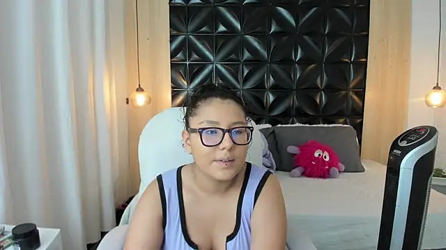 Snapshot of Rapthalia_ chatting on April 2026 11:16:01 PM Rapthalia online show from April 2026 11:16:01 PM