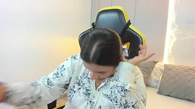 Snapshot of kira_relish chatting on April 2026 11:33:02 AM kira relish online show from April 2026 11:33:02 AM