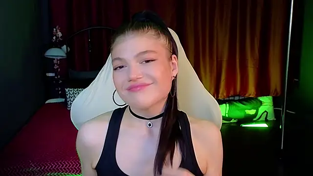 Snapshot of Softeach chatting on April 2026 08:31:01 PM Softeach online show from April 2026 08:31:01 PM