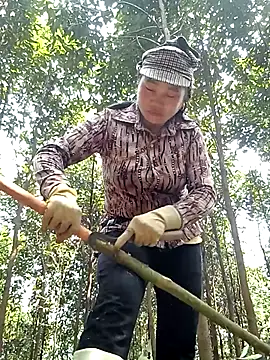 Snapshot of TIA-TIA20 chatting on April 2026 06:00:02 AM TIA-TIA20 online show from April 2026 06:00:02 AM