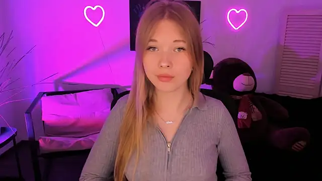 LunasFrost online show from April 2026 04:52:01 PM