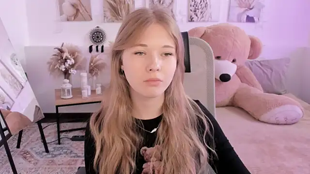 LunasFrost online show from April 2026 08:14:01 AM