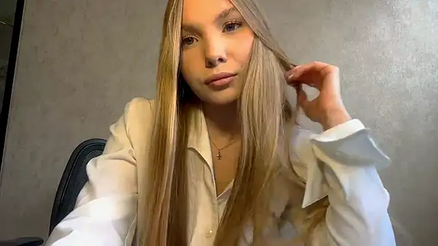 Snapshot of CarolineNine chatting on March 2026 12:49:02 PM CarolineNine online show from March 2026 12:49:02 PM