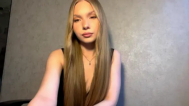 Snapshot of CarolineNine chatting on April 2026 02:22:01 PM CarolineNine online show from April 2026 02:22:01 PM