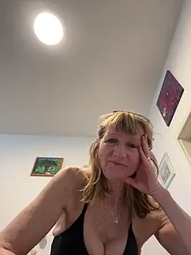 MatureKim online show from April 2026 03:21:02 PM