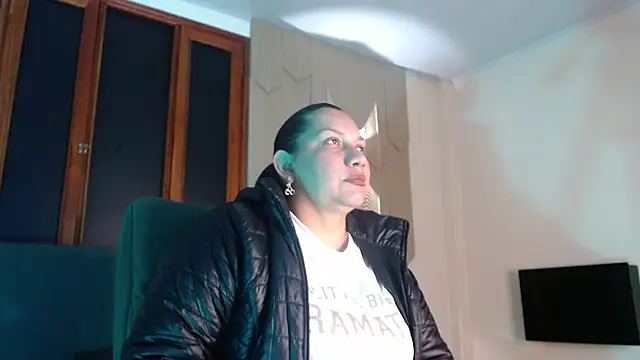 mia coral1 online show from April 2026 01:50:02 AM