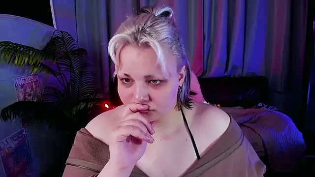 Snapshot of -HwasaMoore chatting on April 2026 05:40:01 AM -HwasaMoore online show from April 2026 05:40:01 AM