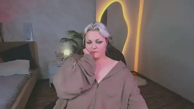 Snapshot of -HwasaMoore chatting on April 2026 06:13:02 PM -HwasaMoore online show from April 2026 06:13:02 PM