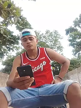 Snapshot of HOTRAINYGOLDEN chatting on March 2026 12:00:02 PM HOTRAINYGOLDEN online show from March 2026 12:00:02 PM