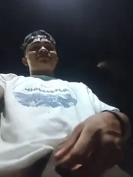 Snapshot of HOTRAINYGOLDEN chatting on April 2026 02:23:02 AM HOTRAINYGOLDEN online show from April 2026 02:23:02 AM