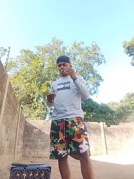 Snapshot of HOTRAINYGOLDEN chatting on April 2026 08:40:01 PM HOTRAINYGOLDEN online show from April 2026 08:40:01 PM