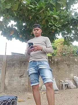 Snapshot of HOTRAINYGOLDEN chatting on April 2026 11:44:01 AM HOTRAINYGOLDEN online show from April 2026 11:44:01 AM