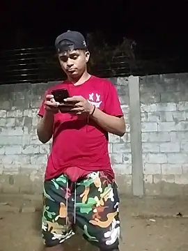 Snapshot of HOTRAINYGOLDEN chatting on April 2026 01:44:01 AM HOTRAINYGOLDEN online show from April 2026 01:44:01 AM