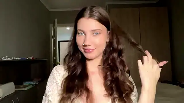 Snapshot of ShandyTreys chatting on April 2026 04:37:01 PM ShandyTreys online show from April 2026 04:37:01 PM