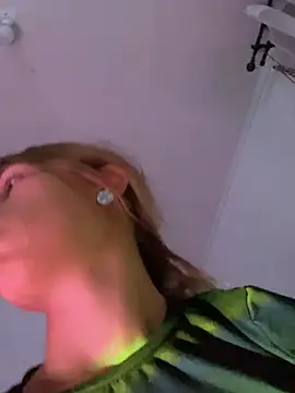 Andreakriss online show from April 2026 02:10:01 AM