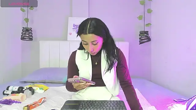 Snapshot of Khalessy_j chatting on April 2026 10:04:01 PM Khalessy j online show from April 2026 10:04:01 PM