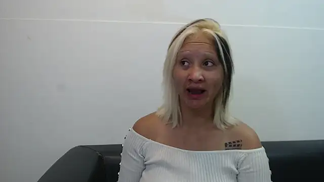 Snapshot of dafne_kim chatting on April 2026 12:44:02 PM dafne kim online show from April 2026 12:44:02 PM