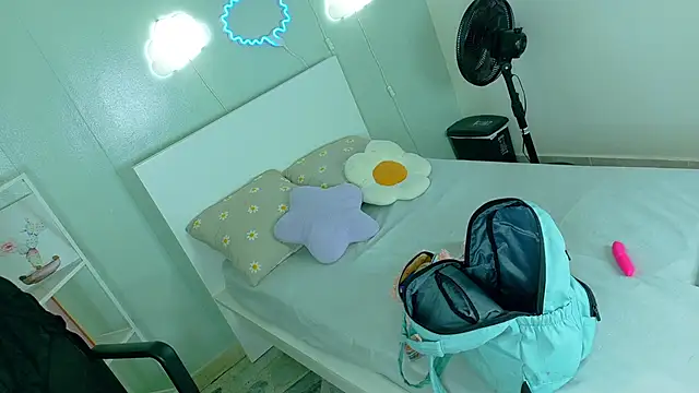 AhslyEvans   online show from April 2026 11:59:02 AM