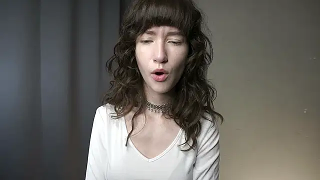 Snapshot of DellaLeck chatting on April 2026 07:23:02 PM DellaLeck online show from April 2026 07:23:02 PM