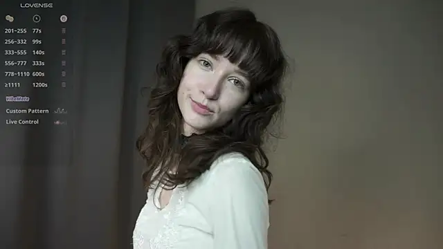 Snapshot of DellaLeck chatting on April 2026 08:28:02 PM DellaLeck online show from April 2026 08:28:02 PM