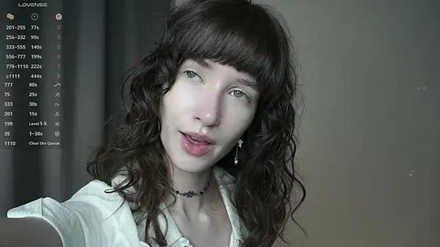 Snapshot of DellaLeck chatting on April 2026 07:47:02 PM DellaLeck online show from April 2026 07:47:02 PM