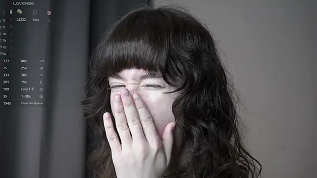 Snapshot of DellaLeck chatting on April 2026 08:14:01 PM DellaLeck online show from April 2026 08:14:01 PM