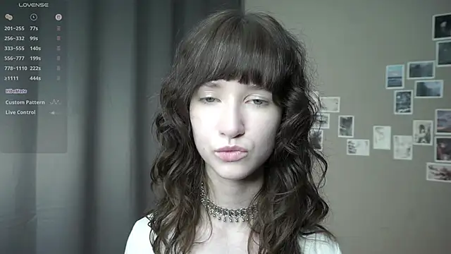 Snapshot of DellaLeck chatting on April 2026 08:14:01 PM DellaLeck online show from April 2026 08:14:01 PM