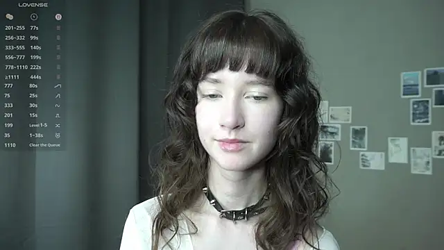 Snapshot of DellaLeck chatting on April 2026 08:25:02 PM DellaLeck online show from April 2026 08:25:02 PM