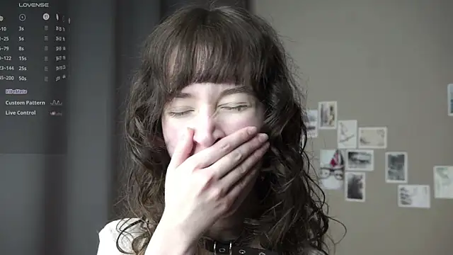 Snapshot of DellaLeck chatting on April 2026 08:37:01 PM DellaLeck online show from April 2026 08:37:01 PM