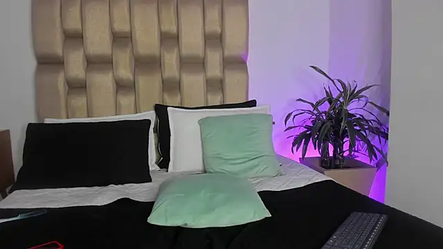 Snapshot of dasharoose chatting on April 2026 08:20:01 PM dasharoose online show from April 2026 08:20:01 PM