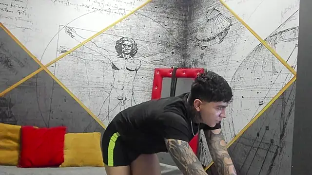 Snapshot of Gury_tattoo chatting on April 2026 04:55:02 PM Gury tattoo online show from April 2026 04:55:02 PM