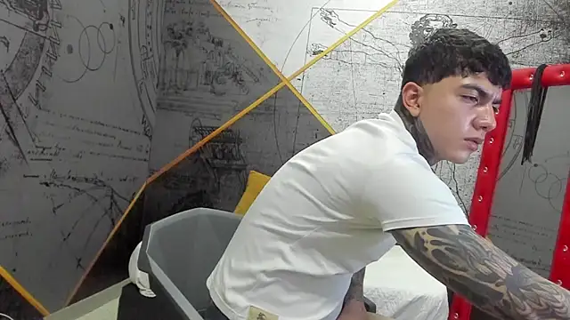 Snapshot of Gury_tattoo chatting on April 2026 05:53:02 PM Gury tattoo online show from April 2026 05:53:02 PM