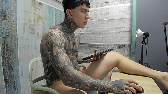 Snapshot of Gury_tattoo chatting on May 2026 06:07:02 AM Gury tattoo online show from May 2026 06:07:02 AM