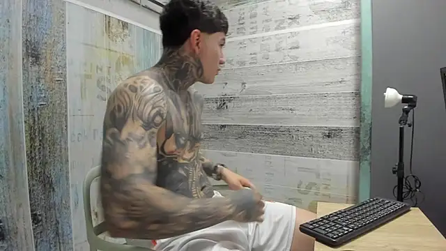 Snapshot of Gury_tattoo chatting on May 2026 05:42:02 PM Gury tattoo online show from May 2026 05:42:02 PM
