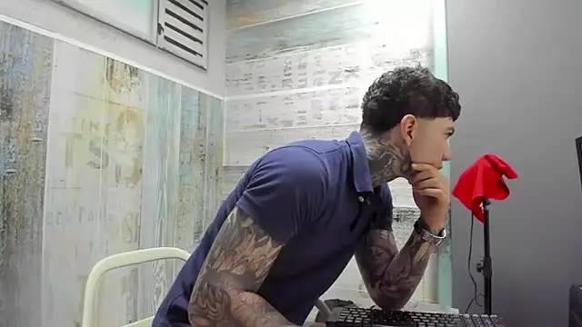 Snapshot of Gury_tattoo chatting on May 2026 07:11:02 PM Gury tattoo online show from May 2026 07:11:02 PM