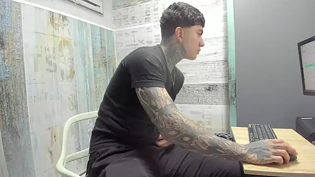 Snapshot of Gury_tattoo chatting on May 2026 09:42:02 PM Gury tattoo online show from May 2026 09:42:02 PM