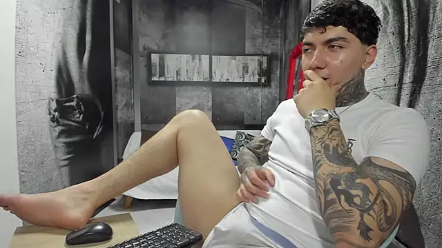Snapshot of Gury_tattoo chatting on May 2026 07:00:01 PM Gury tattoo online show from May 2026 07:00:01 PM