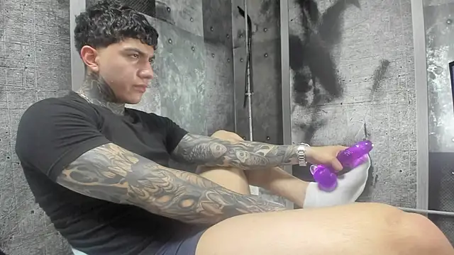 Snapshot of Gury_tattoo chatting on May 2026 07:21:01 PM Gury tattoo online show from May 2026 07:21:01 PM