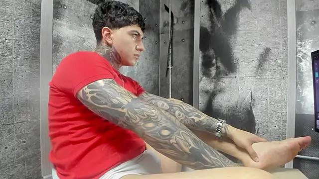 Snapshot of Gury_tattoo chatting on May 2026 04:06:02 PM Gury tattoo online show from May 2026 04:06:02 PM