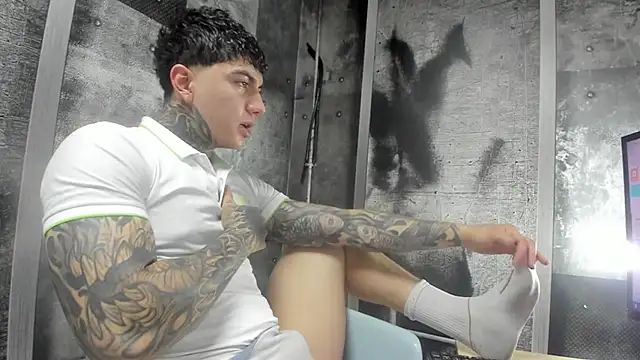 Snapshot of Gury_tattoo chatting on May 2026 07:41:02 PM Gury tattoo online show from May 2026 07:41:02 PM