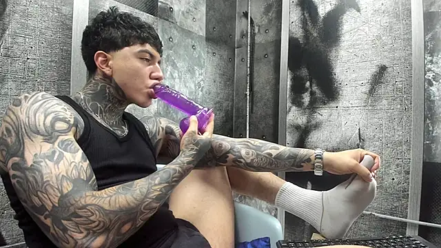 Snapshot of Gury_tattoo chatting on May 2026 07:11:02 PM Gury tattoo online show from May 2026 07:11:02 PM