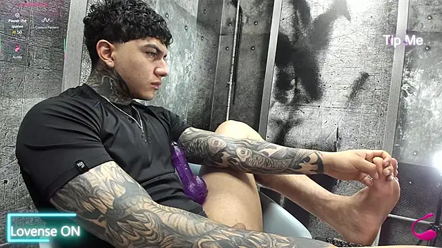 Snapshot of Gury_tattoo chatting on May 2026 04:59:01 PM Gury tattoo online show from May 2026 04:59:01 PM