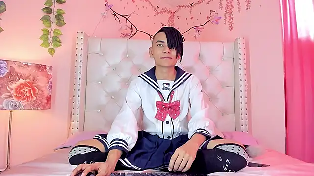 Snapshot of romeo_laurient chatting on April 2026 08:21:01 PM romeo laurient online show from April 2026 08:21:01 PM