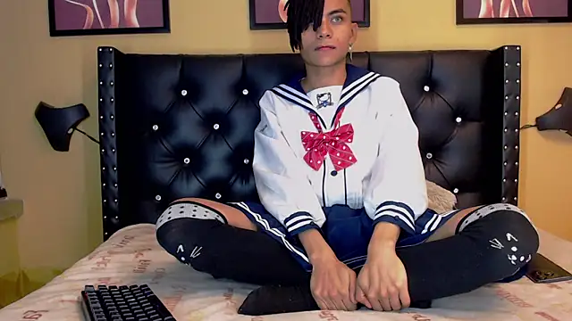 Snapshot of romeo_laurient chatting on April 2026 05:24:01 PM romeo laurient online show from April 2026 05:24:01 PM